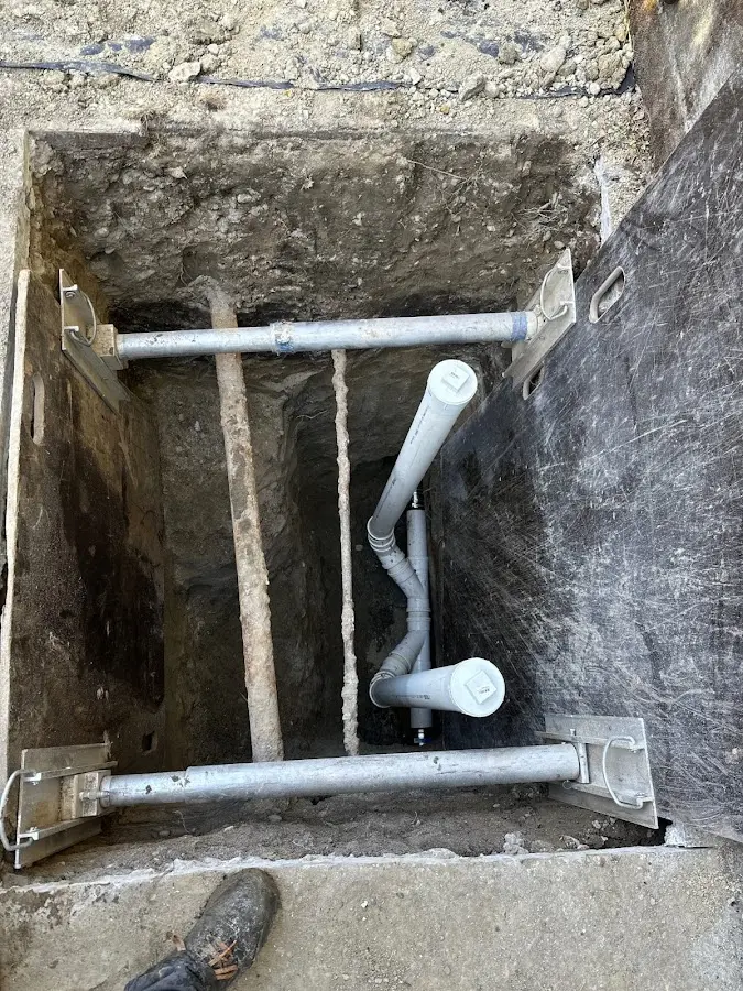Experienced plumber completing Drain Cleaning work in Lamar